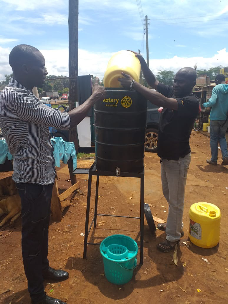 During the COVID-19 pandemic, members of Rotary clubs in D9212 in Kenya established an emergency support team to distribute water stations to communities and informal settlements across the country for sanitary handwashing and other needs. Funding was provided through donations from Rotarians and friends of Rotary. March-April 2020.